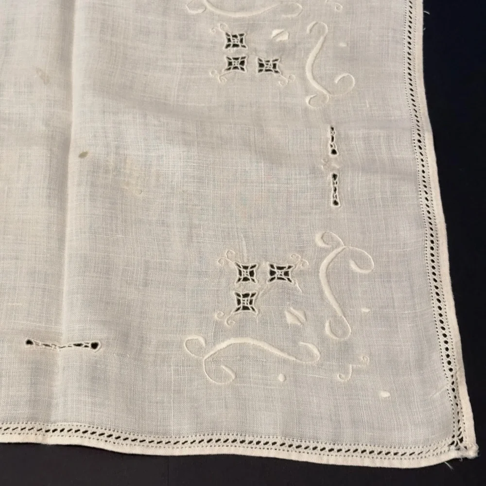 Vintage White Linen Embroidered Cutwork Table Runner and 6 Placemats Set 7pc